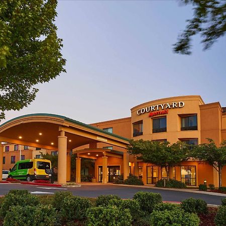 Courtyard Medford Airport Hotel Luaran gambar