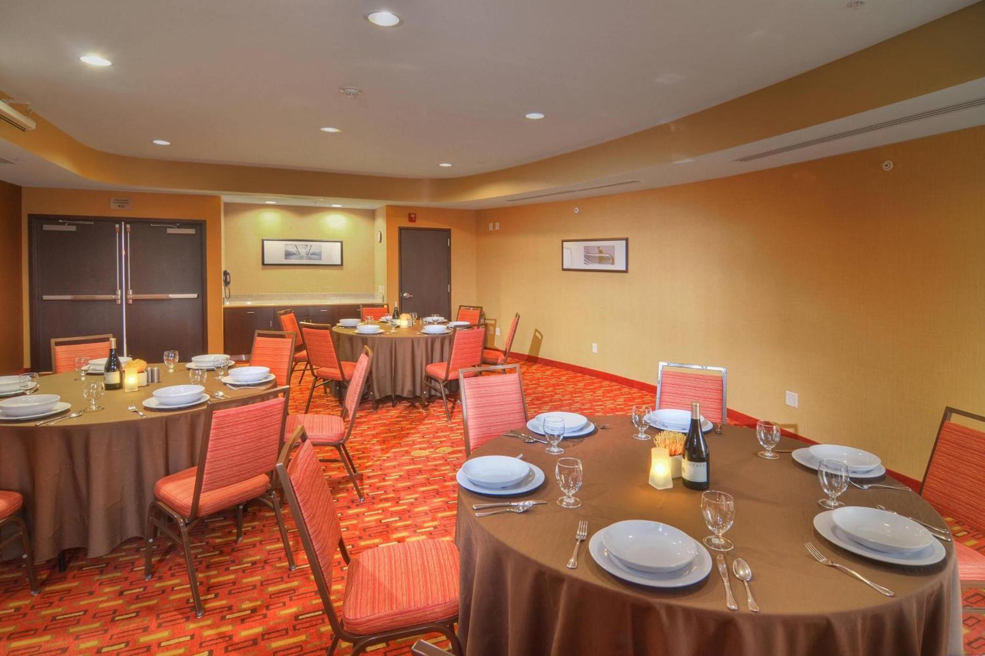 Courtyard Medford Airport Hotel Luaran gambar