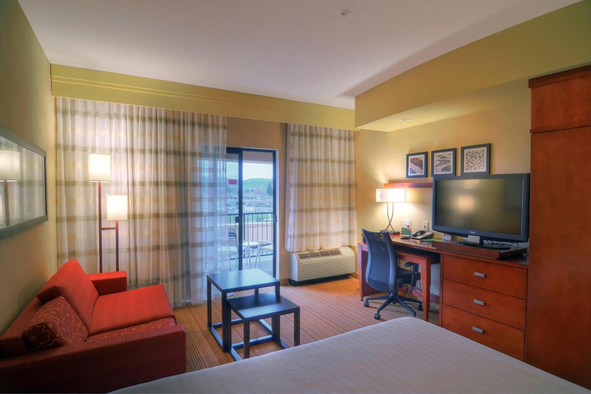 Courtyard Medford Airport Hotel Luaran gambar