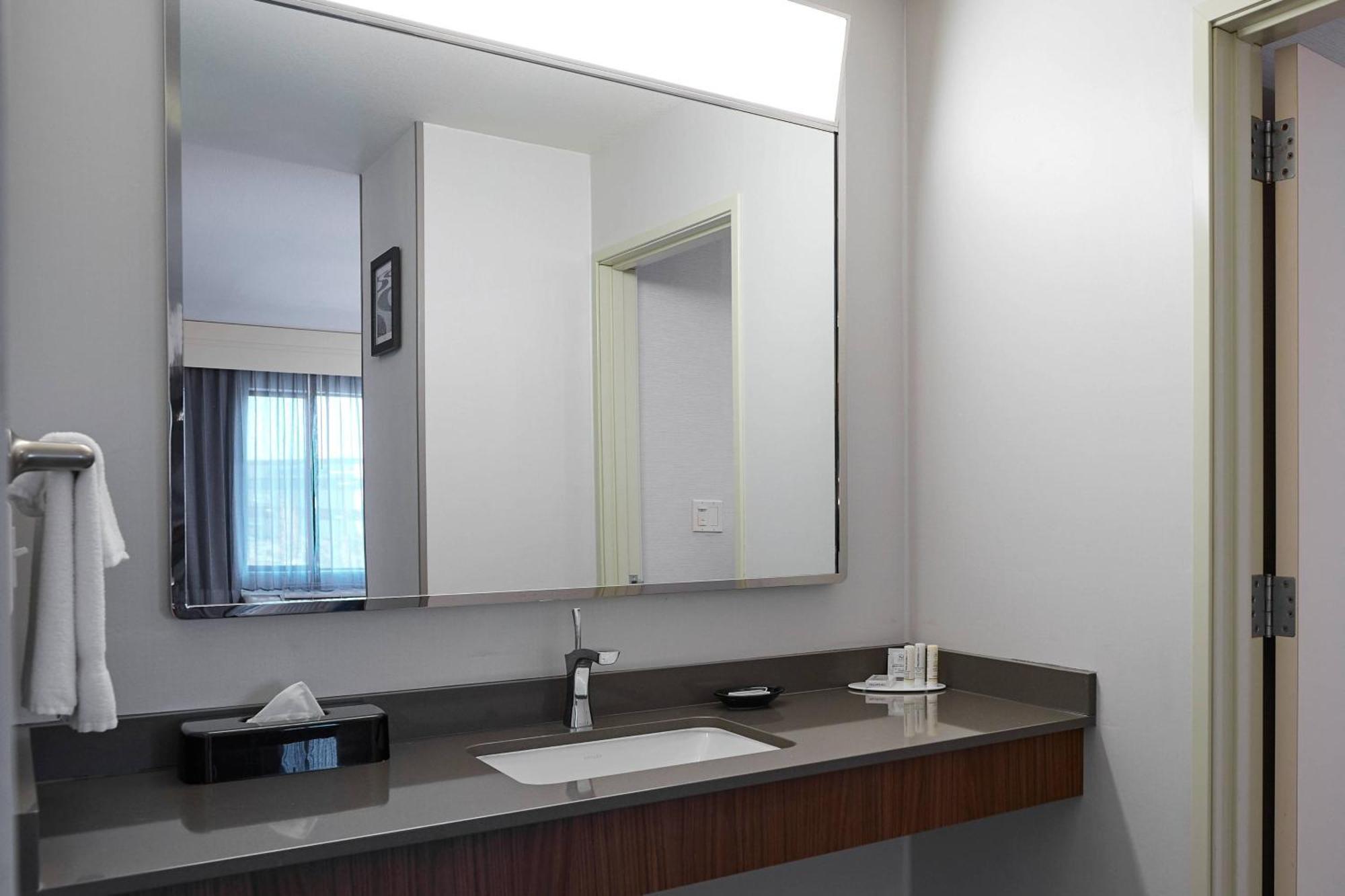 Courtyard Medford Airport Hotel Luaran gambar