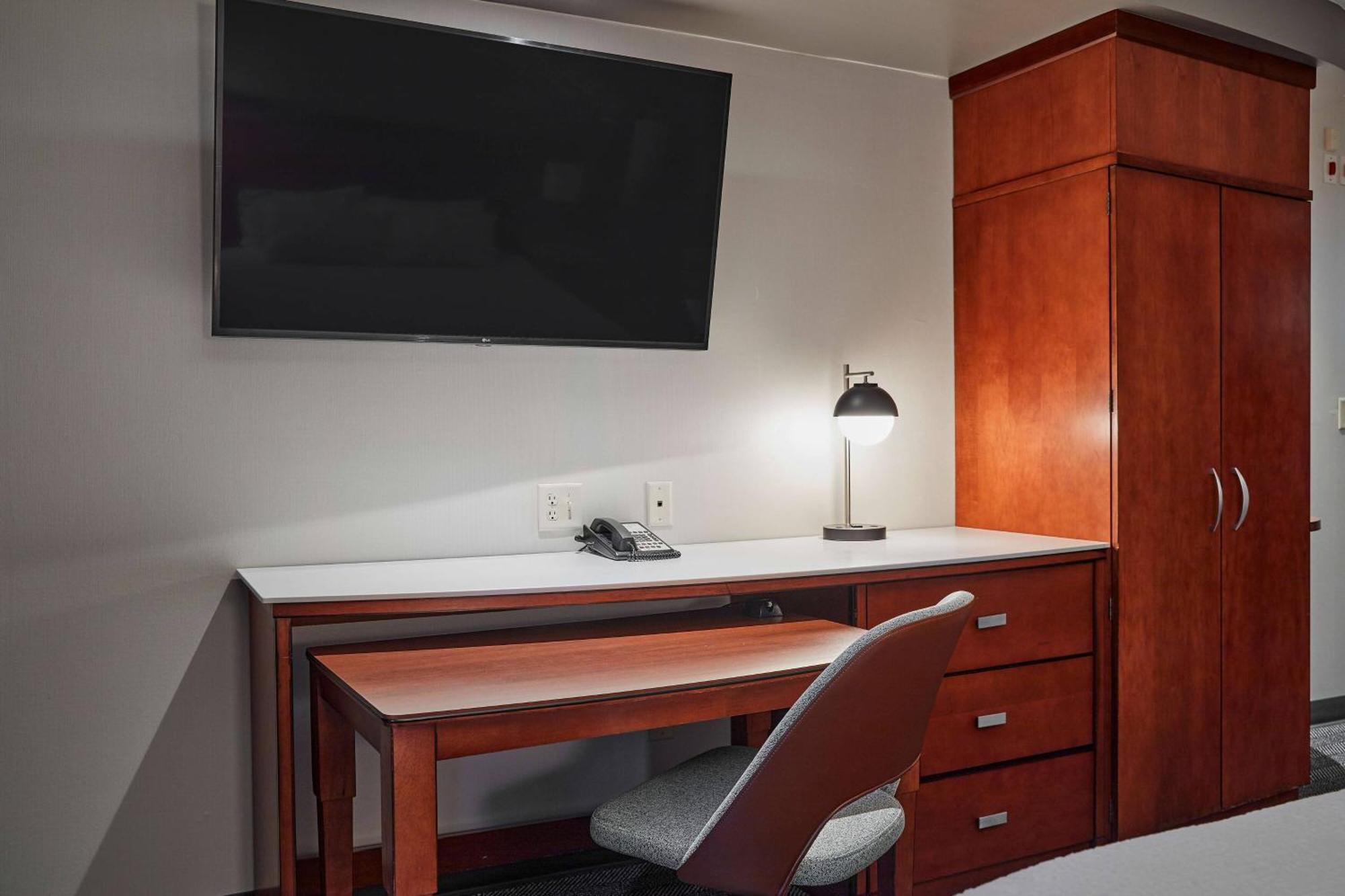 Courtyard Medford Airport Hotel Luaran gambar