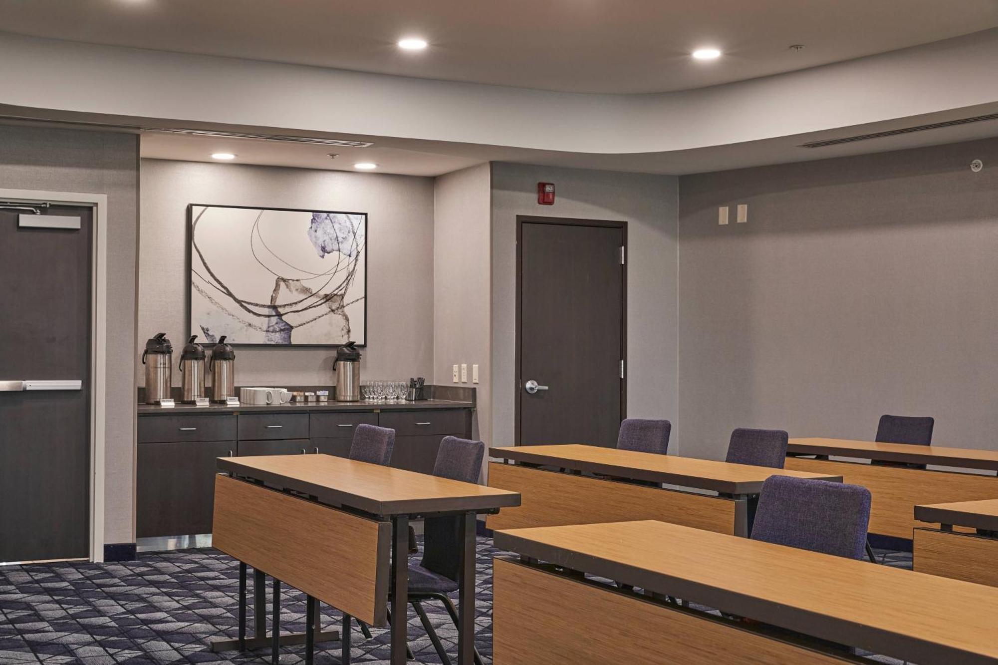 Courtyard Medford Airport Hotel Luaran gambar