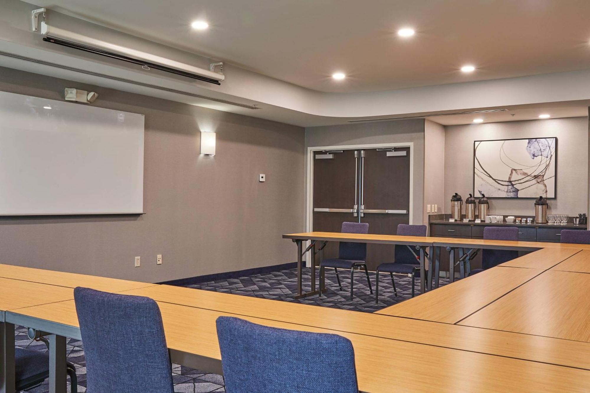 Courtyard Medford Airport Hotel Luaran gambar